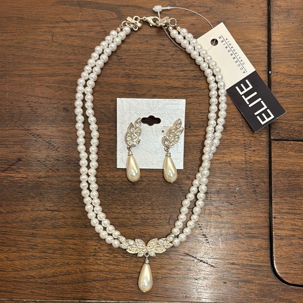 Faux Pearl and Silver Tone Jewelry Set